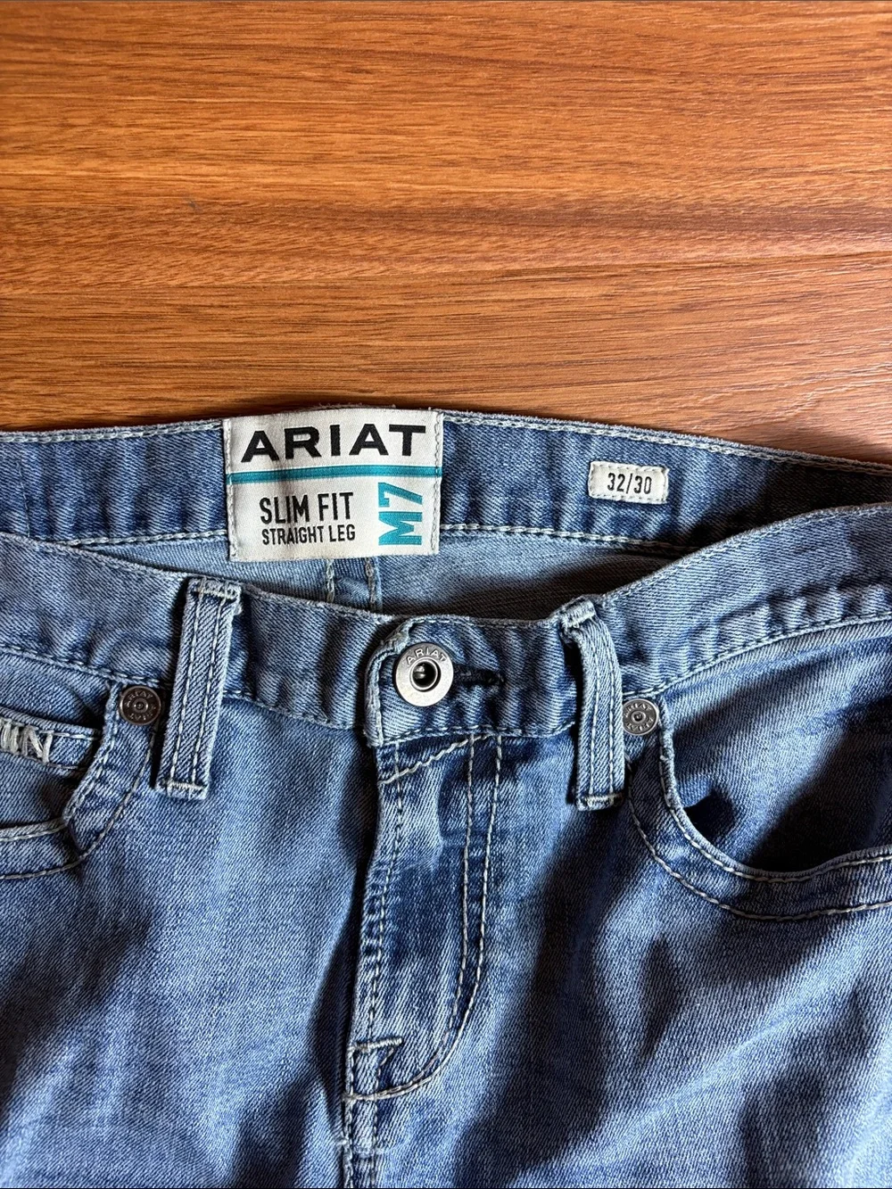 Ariat Men’s size 32x30 Light Wash Slim Straight Jeans